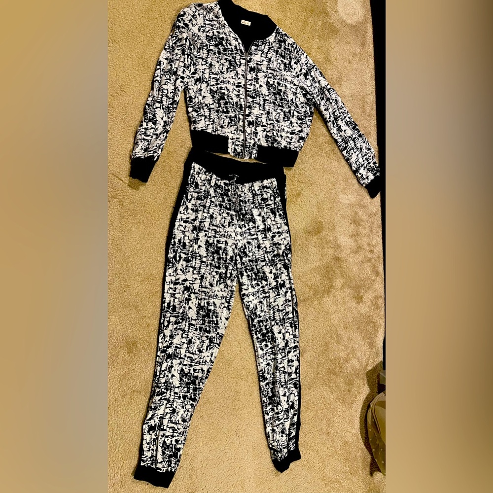 Hollister Co. Women's Black and White Jacket and Joggers